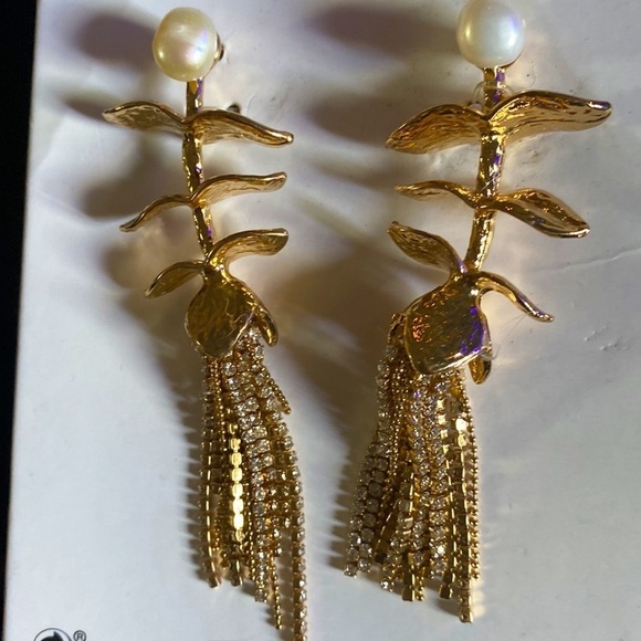 NEW ZARA REAL PEARLS ,GOLD PETALS, W/CRYSTAL TASSELS POST DROP EARRINGS STUNNING - Picture 2 of 5